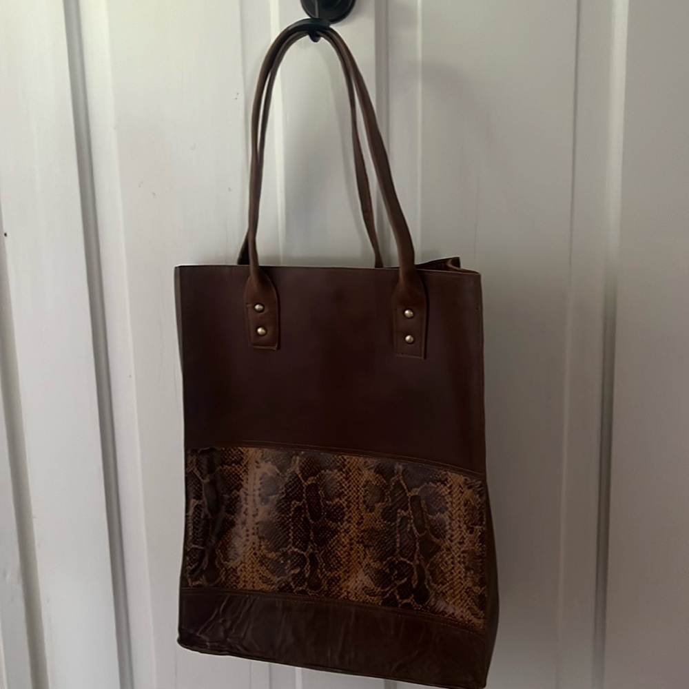 Women’s leather tote